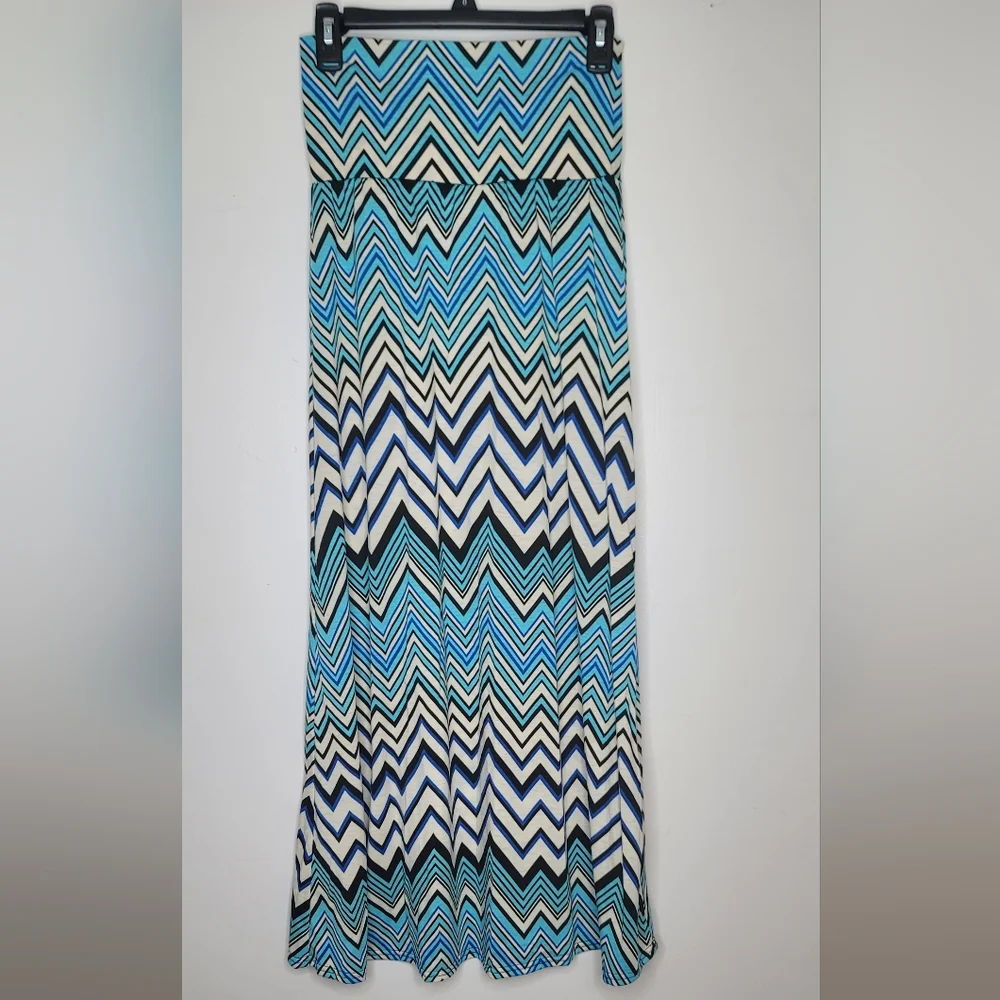 Chevron Patterned Maxi Skirt - Blue and White - Picture 5 of 7